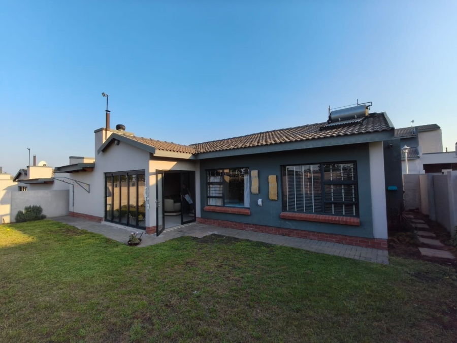 3 Bedroom Property for Sale in Waterkloof East North West